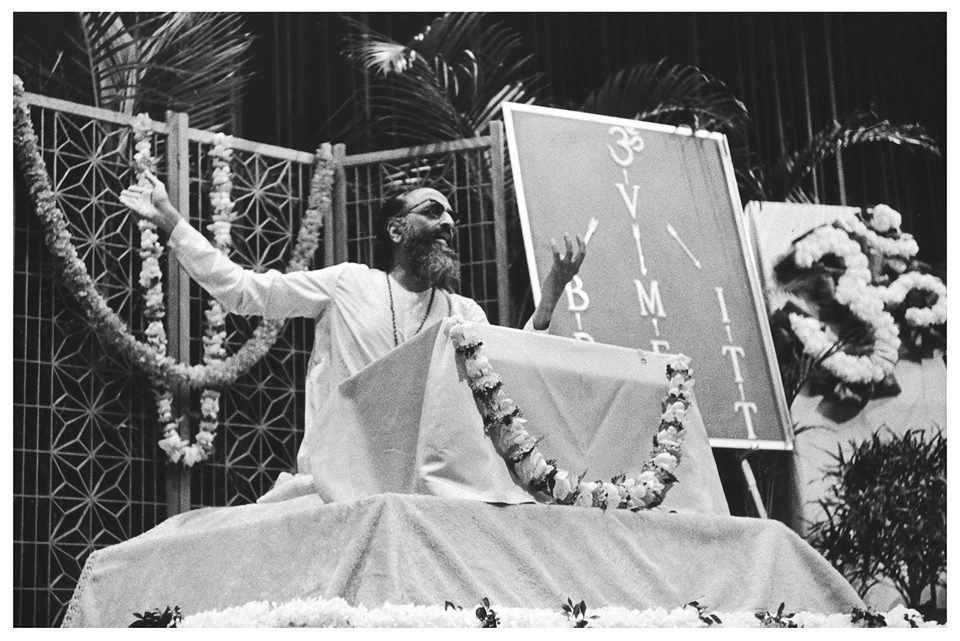 Swami Chinmayananda giving lecture to people