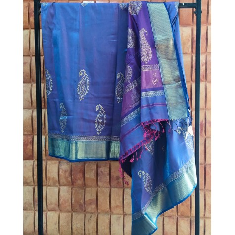 Maheshwari Silk-Mix Saree with Zari Border in Blue